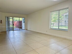 Building Photo - 9420 SW 140th Ct