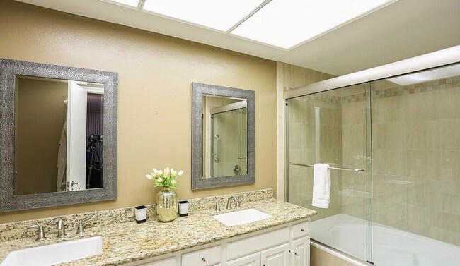 Building Photo - 880 W 1st St