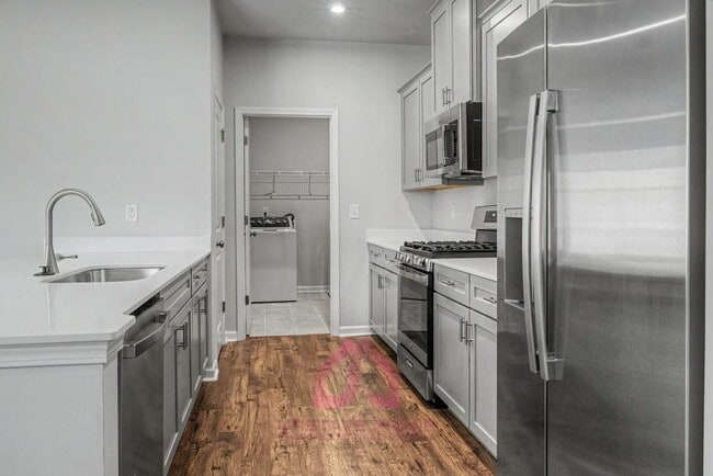 Building Photo - 378 Highline Trl