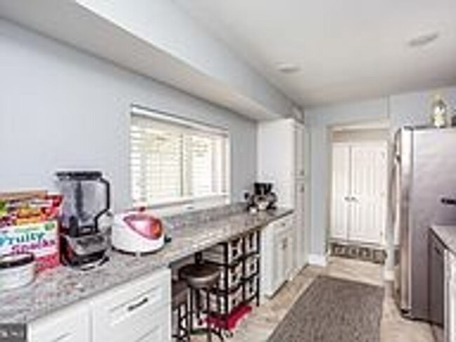 Building Photo - Gorgeously Renovated Upper Fells Point 2bd...