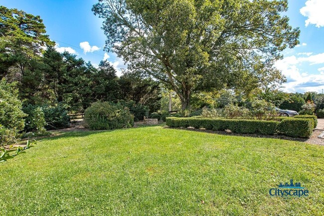 Building Photo - Fantastic Farmhouse in pastoral Goochland!