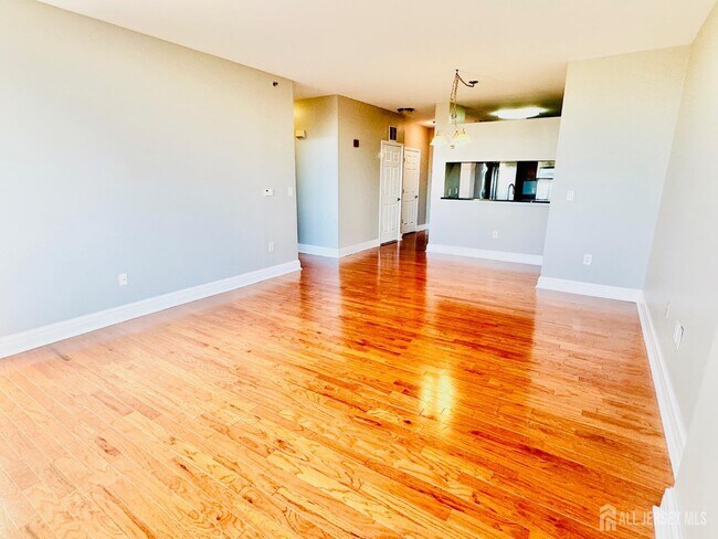 Building Photo - 1 Spring St