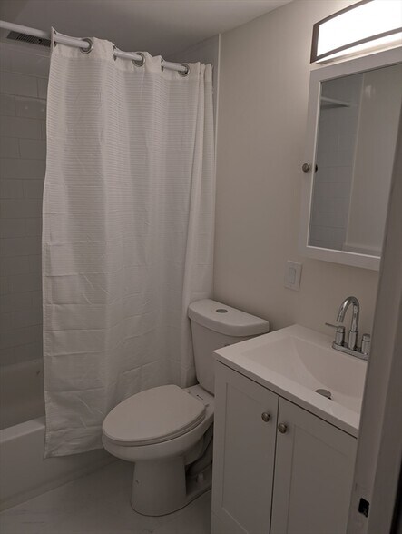 Building Photo - 152 Bowdoin St