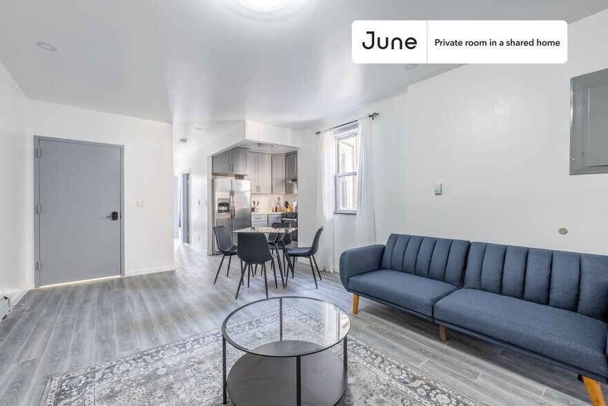 Building Photo - Private bedroom in 4 bed/2 bath Home