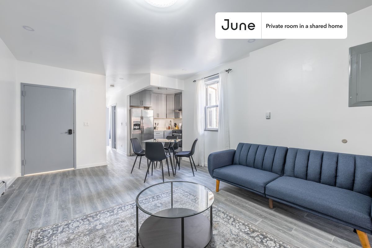 Building Photo - Private bedroom in 4 bed/2 bath Home