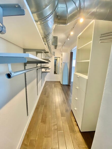 Building Photo - 4215 Glencoe Ave