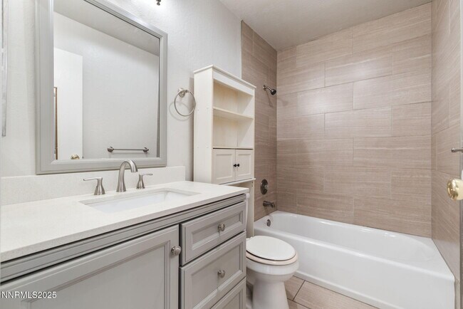 Building Photo - 2955 Lakeside Dr