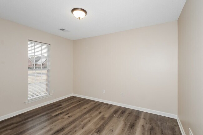 Building Photo - 5085 Jon Oak Dr