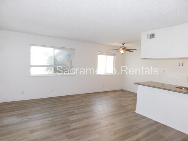 Building Photo - Affordable 2bd/1ba Fourplex with Garage ne...