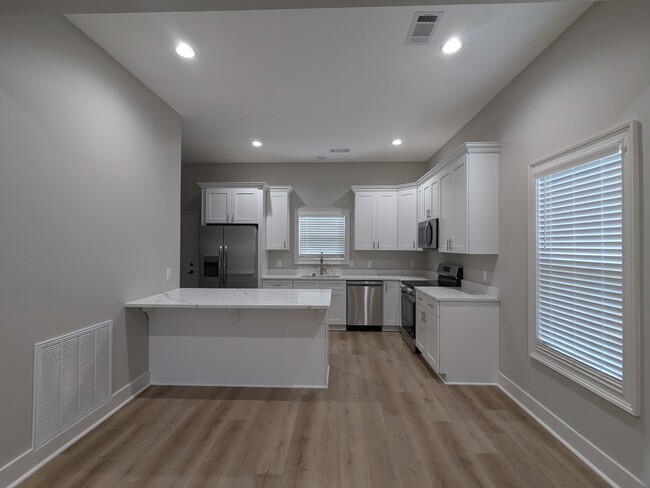 Building Photo - 1001 Church St