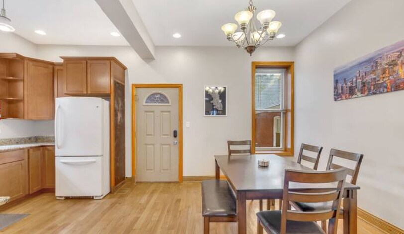 Building Photo - 1353 S California Ave