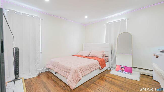 Building Photo - 243 Sunshine Cir