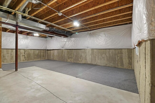 Building Photo - 643 Seneca St