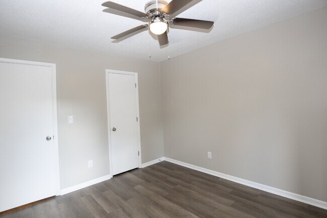 Building Photo - "Charming 3-Bedroom Retreat with Granite Touches and Cozy Fireplace on Winchester Rd!"