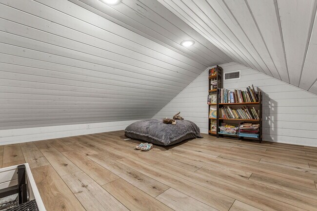 Building Photo - 304 Mariners Wy