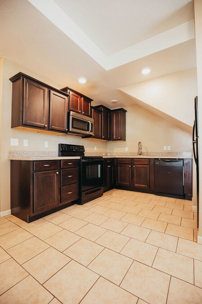 Building Photo - 512 S Main Ave