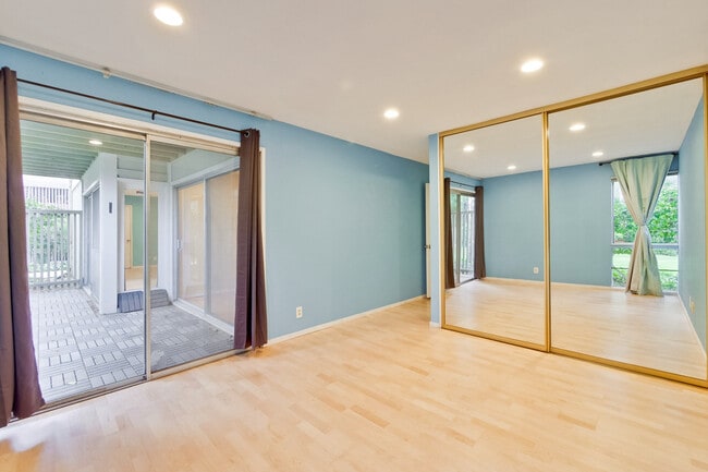 Building Photo - 280 Easy St