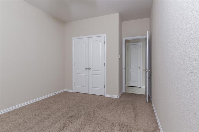 Building Photo - 504 Tascate St