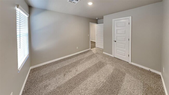 Building Photo - 2904 Casey Dr