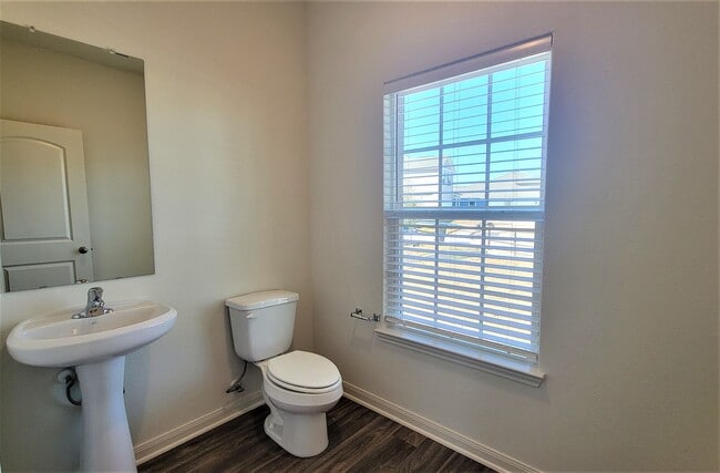 Building Photo - Lovely 2-story 4 bedroom/2.5 bath home in cul-de-sac: easy commute to Ft. Sam Houston, BAMC, and ...