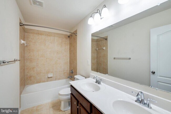 Building Photo - 2939 Sedgemore Pl
