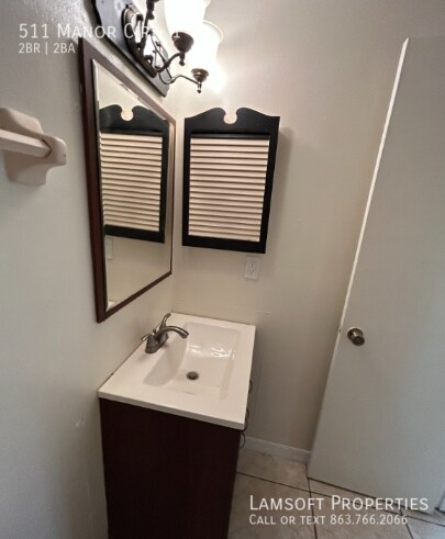 Building Photo - 511 Manor Cir