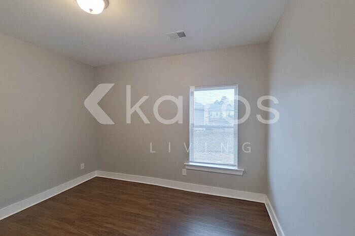 Building Photo - 295 Elm Way