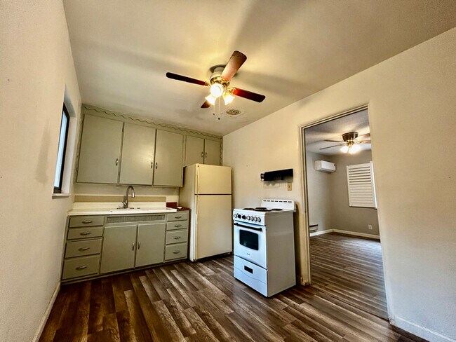 Building Photo - 2847 Coloma St