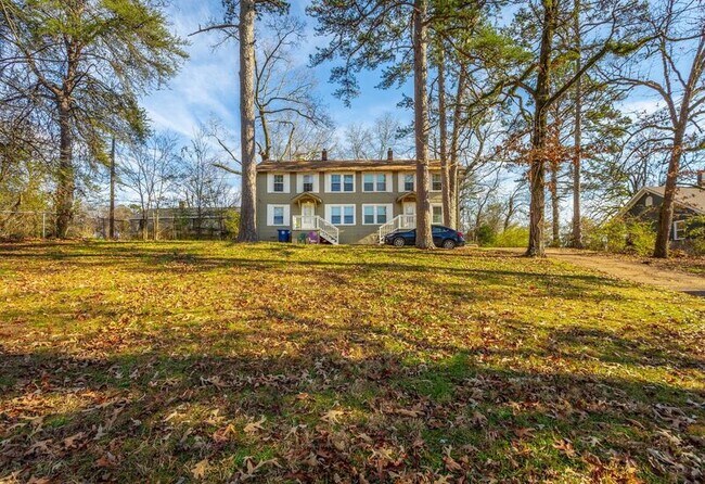 Building Photo - 311 Hedgewood Dr