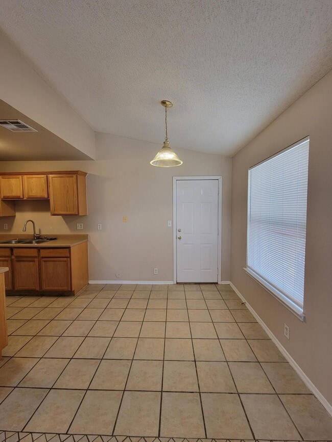 Building Photo - 3605 Tierra Zafiro Dr