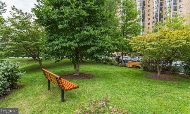 Building Photo - 5902 Mt Eagle Dr