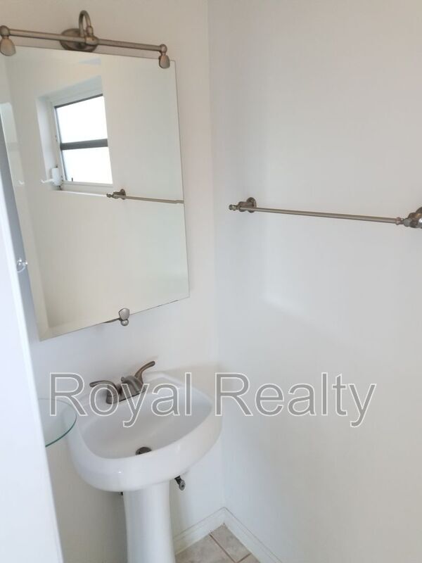 Building Photo - 94-433-433 Lanikuhana Pl