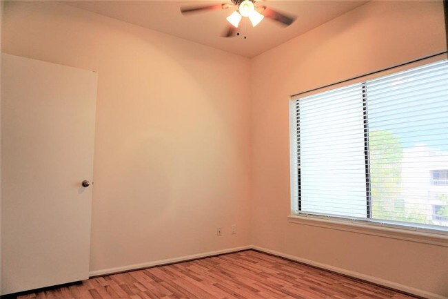 Building Photo - 2207 S Braeswood Blvd