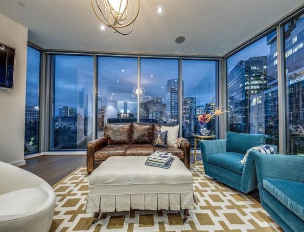 Building Photo - 2900 McKinnon-311.5