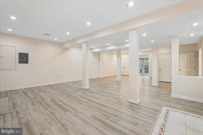 Building Photo - 905 Royal Elm Ct
