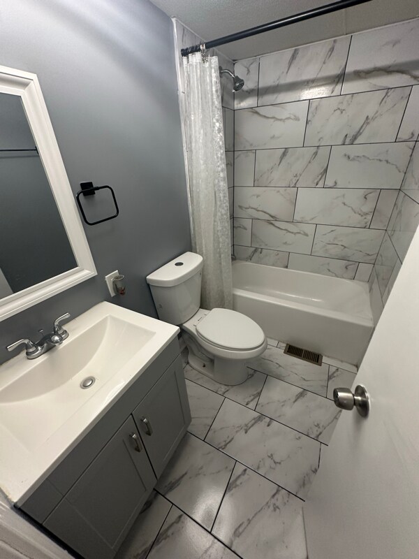 Building Photo - 208 Trotters Way