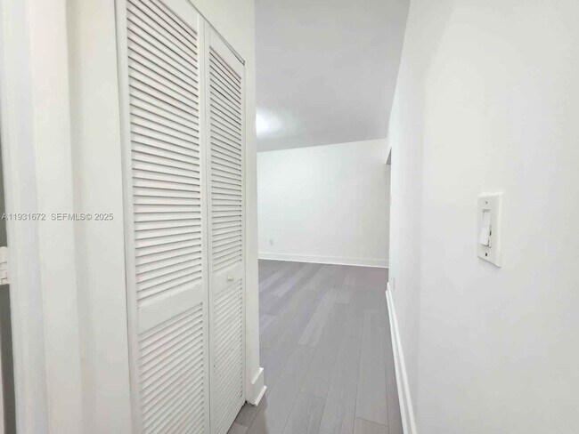 Building Photo - 1267 NE 117th St