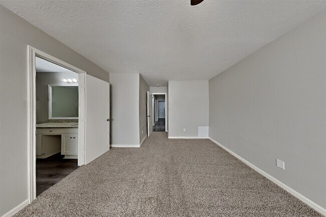 Building Photo - 2217 Clemson Dr