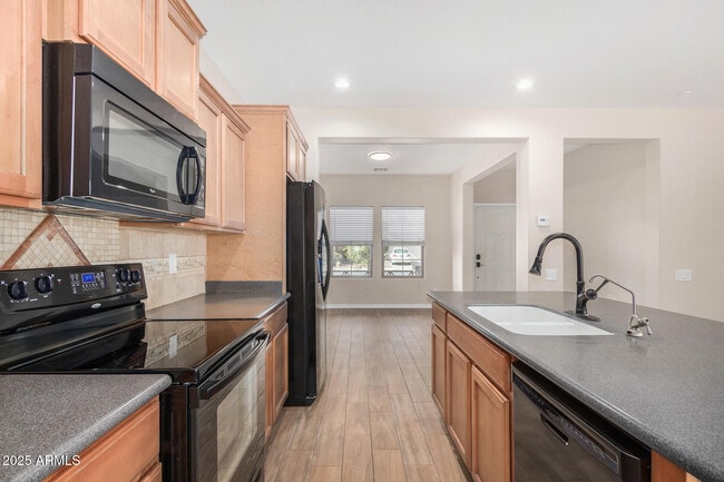 Building Photo - 11137 E Sonrisa Ave