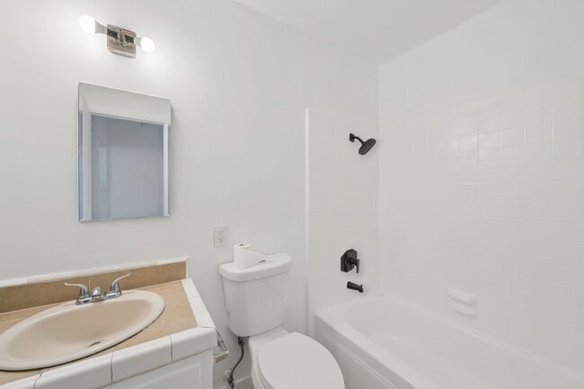 Building Photo - 6828 Fulton Ave