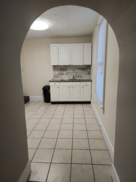 Building Photo - 515 Ben Hur Ave