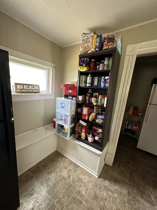 Building Photo - 5 Bed 2 Bath close to UWEC available June 1st! Has a new bathroom!