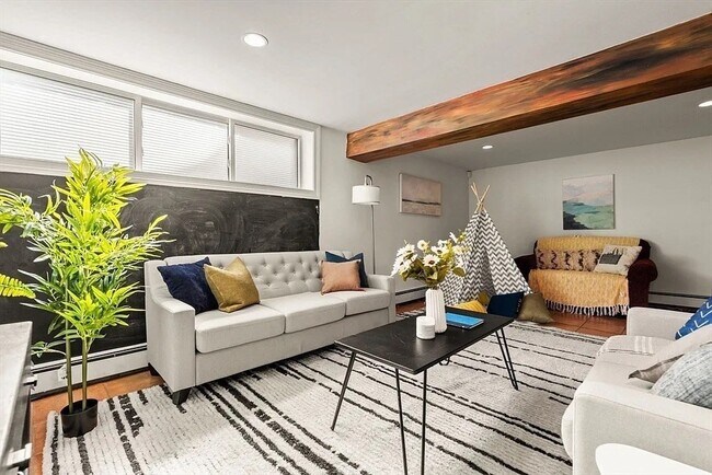 Building Photo - 334 Mystic St