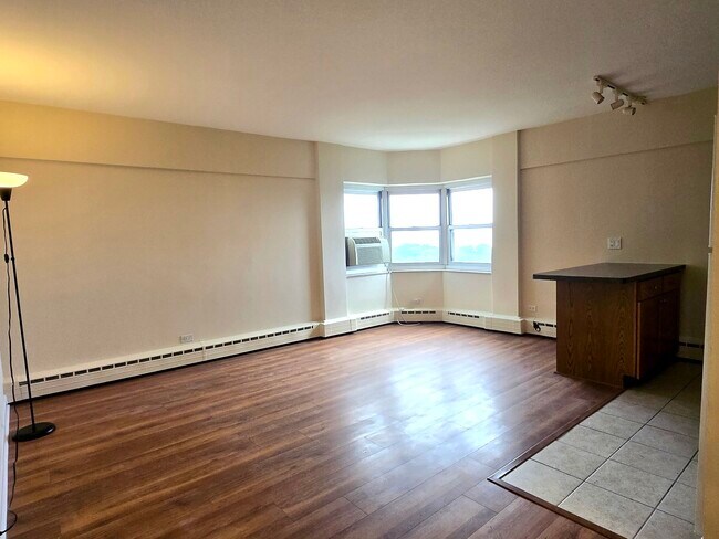 Building Photo - 4980 N Marine Dr