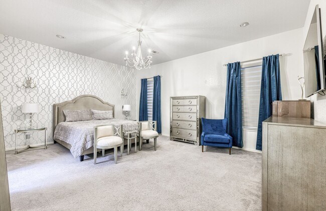 Building Photo - We have a beautiful home fully furnished with 4 bedroom-2 baths