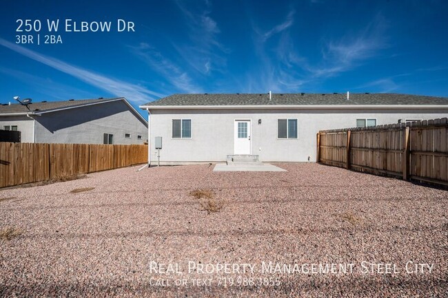 Building Photo - Gorgeous 3 Bedroom Home in Pueblo West