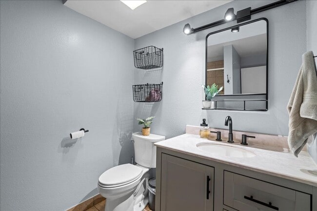 Building Photo - 2br - Kihei Shores-Nice and Cool 2/2 Groun...