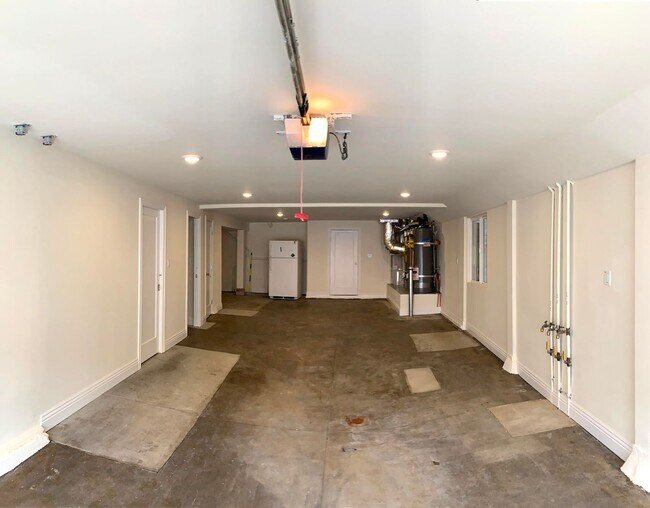 Building Photo - 423-425 11th