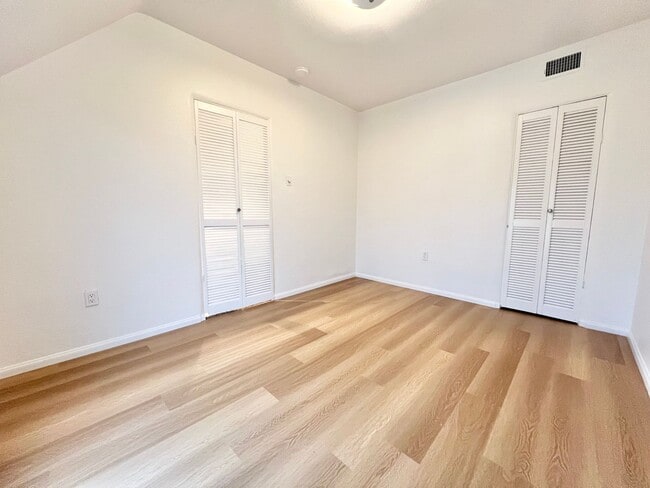 Building Photo - Charming Two Story Home in Belmont Shore near 2nd Street