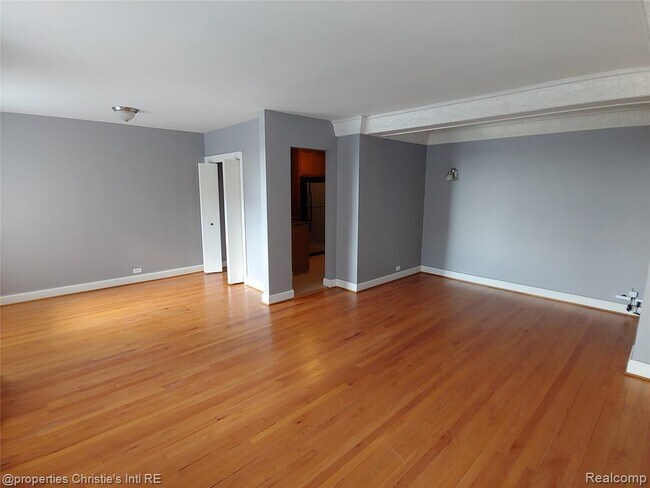 Building Photo - 15 E Kirby St